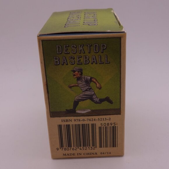 Desktop Baseball ISBN 978-0-7624-5213-2 - Picture 2 of 15